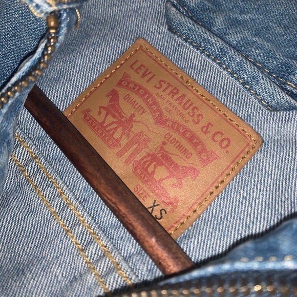 LEVI’S Jean Jacket - Picture 3 of 4